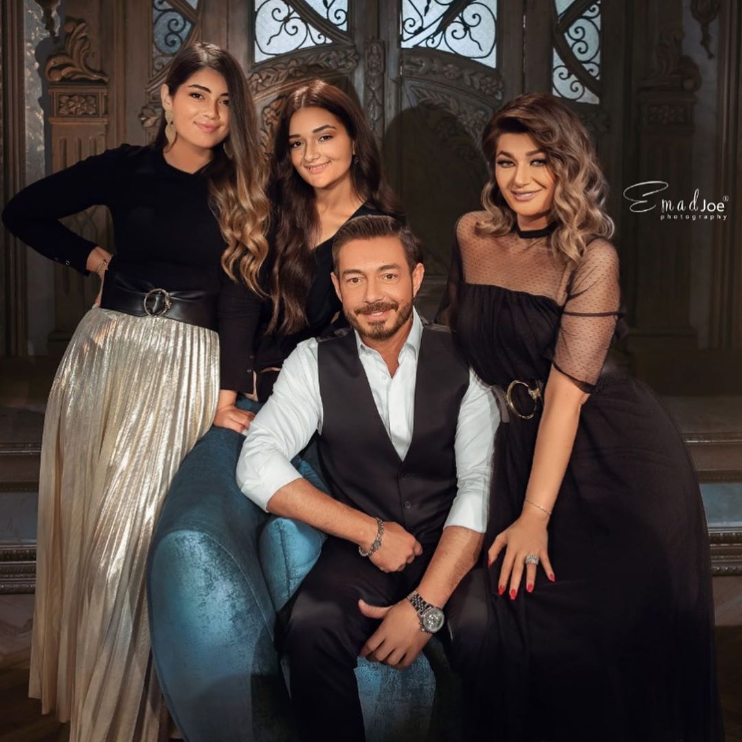 أحمد زاهر مع عائلته