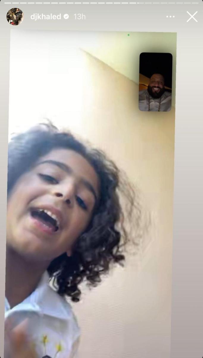 دي جي خالد في “ Video Call “ مع إبنه أثناء تواجده في السعودية