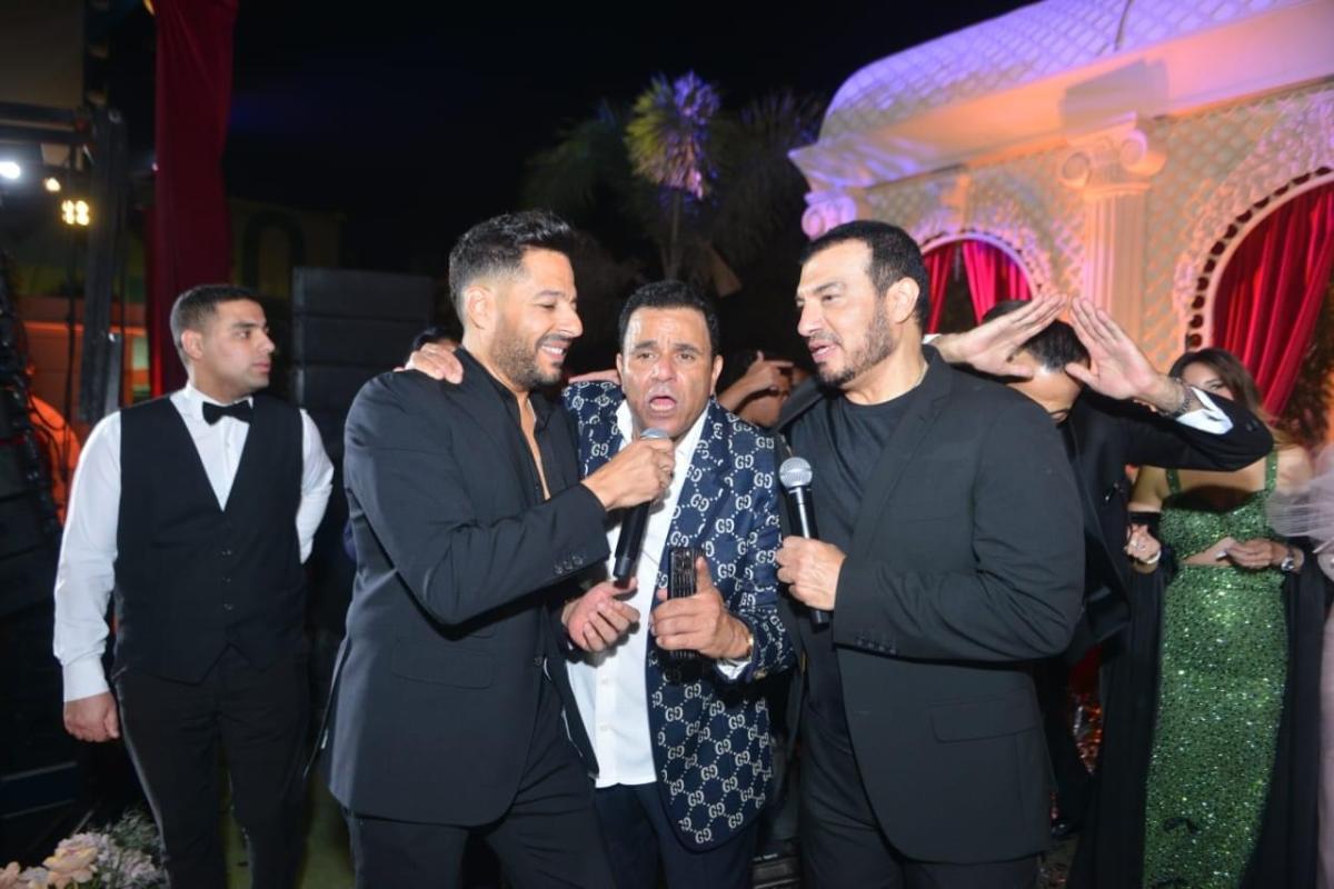 إيهاب توفيق و محمد حماقي في حفل زفاف نجل محمد فؤاد