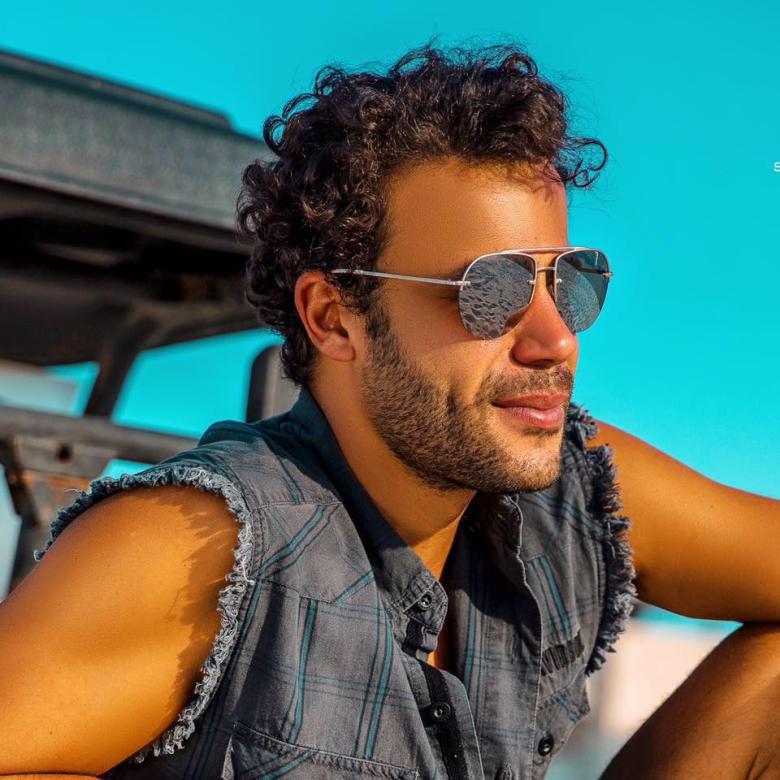 محمد إمام لاعب سيرك في هوجان Et بالعربي