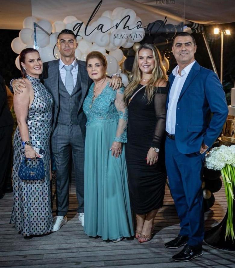 كريستيانو رونالدو مع عائلته - إنستغرام