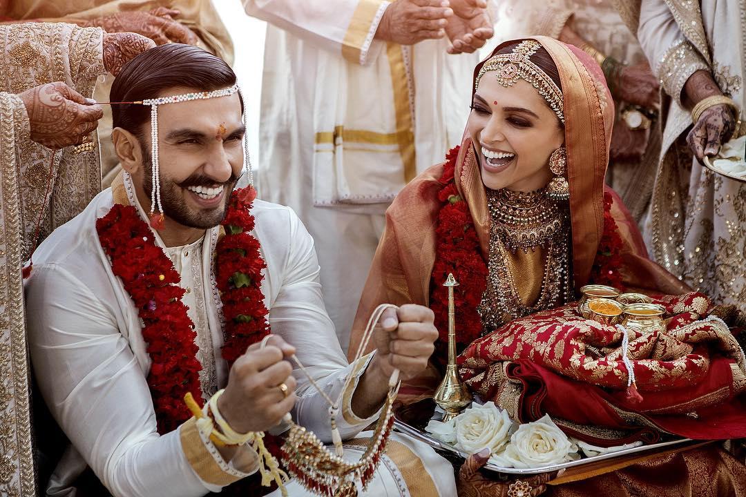 صورة من أول المشوار! رانفير سينغ Ranveer Singh و  ديبيكا بادوكون Deepika Padukone خلال التجهيزات لزفافهما على الطريقة التقليدية...