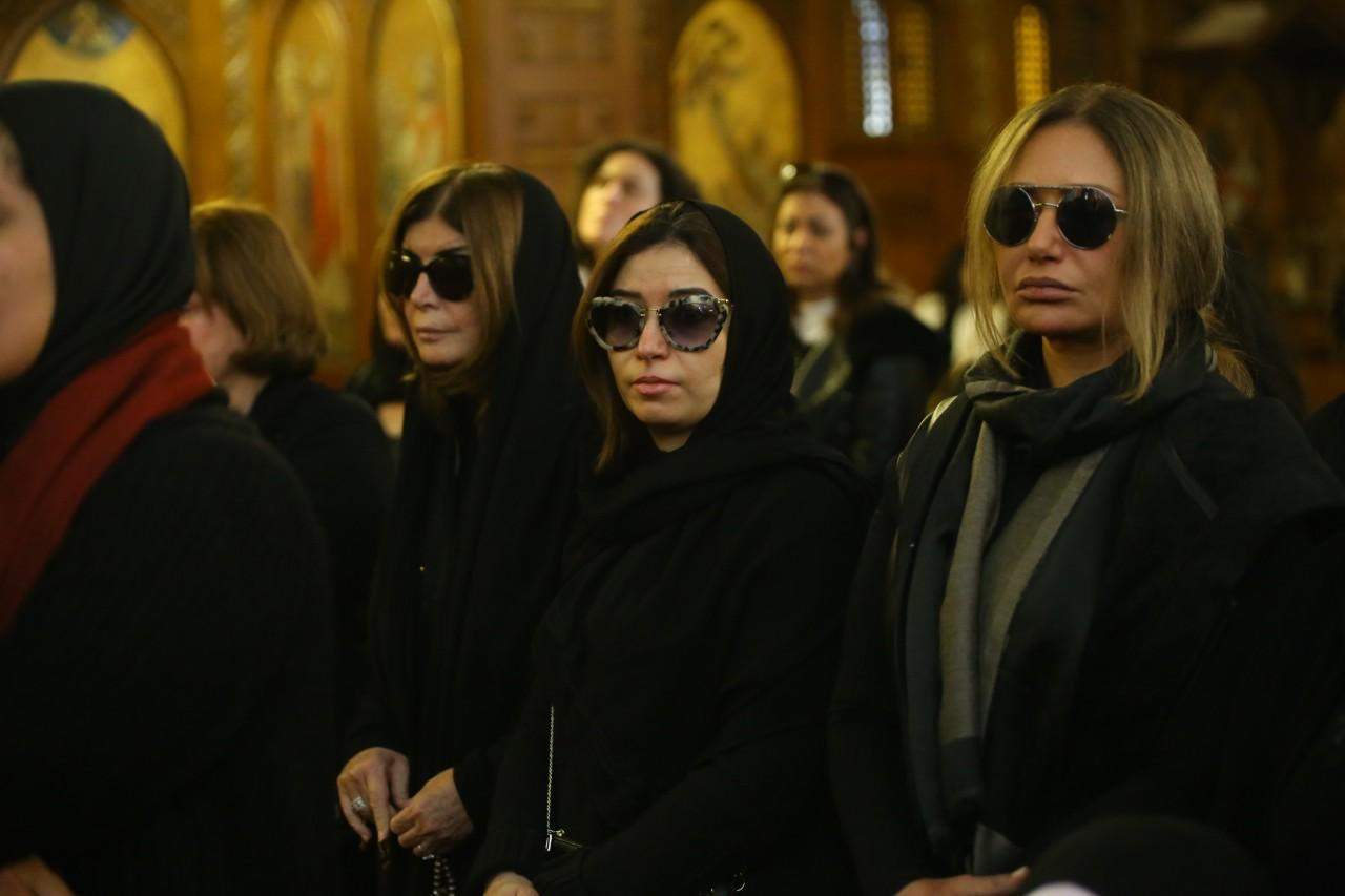 النجوم في جنازة المخرج سمير سيف