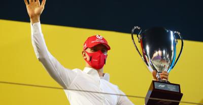 مايك شوماخر يفوز بلقب الفورومولا 2 - تويتر @FIA_F2