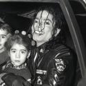 مايكل جاكسون مع أولاده- الصورة من مواقع التواصل الاجتماعي
