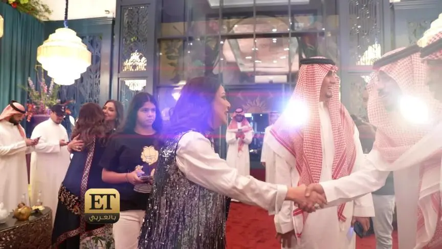 الأصدقاء والمشاهير يحتفلون مع نوال الكويتية بنجاح ألبوم الأرض